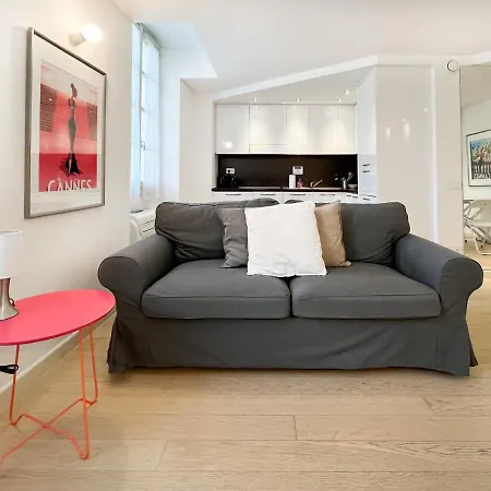 Seventh Apartment *