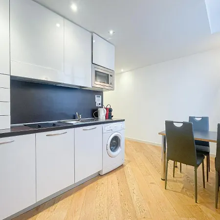 Seventh Apartment *