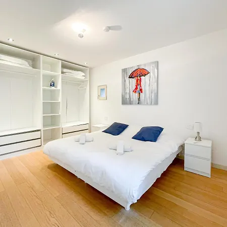 Seventh Apartment *